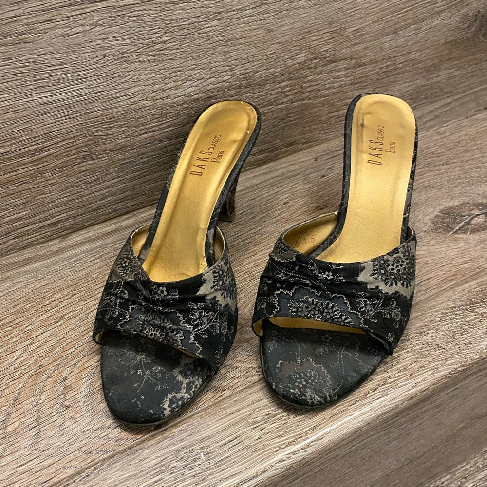 Sandals - Picture 1 of 3